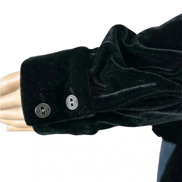 Croft And Barrow Black Velvet Plush Long Sleeved Collared Button Up Women Size M - Picture 5 of 10